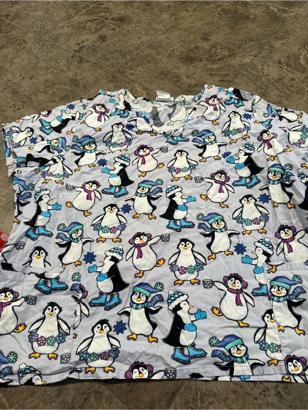 🩵Penguin print scrub top